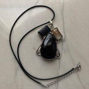 1735 Black and Silver Teardrop Pendant Necklace